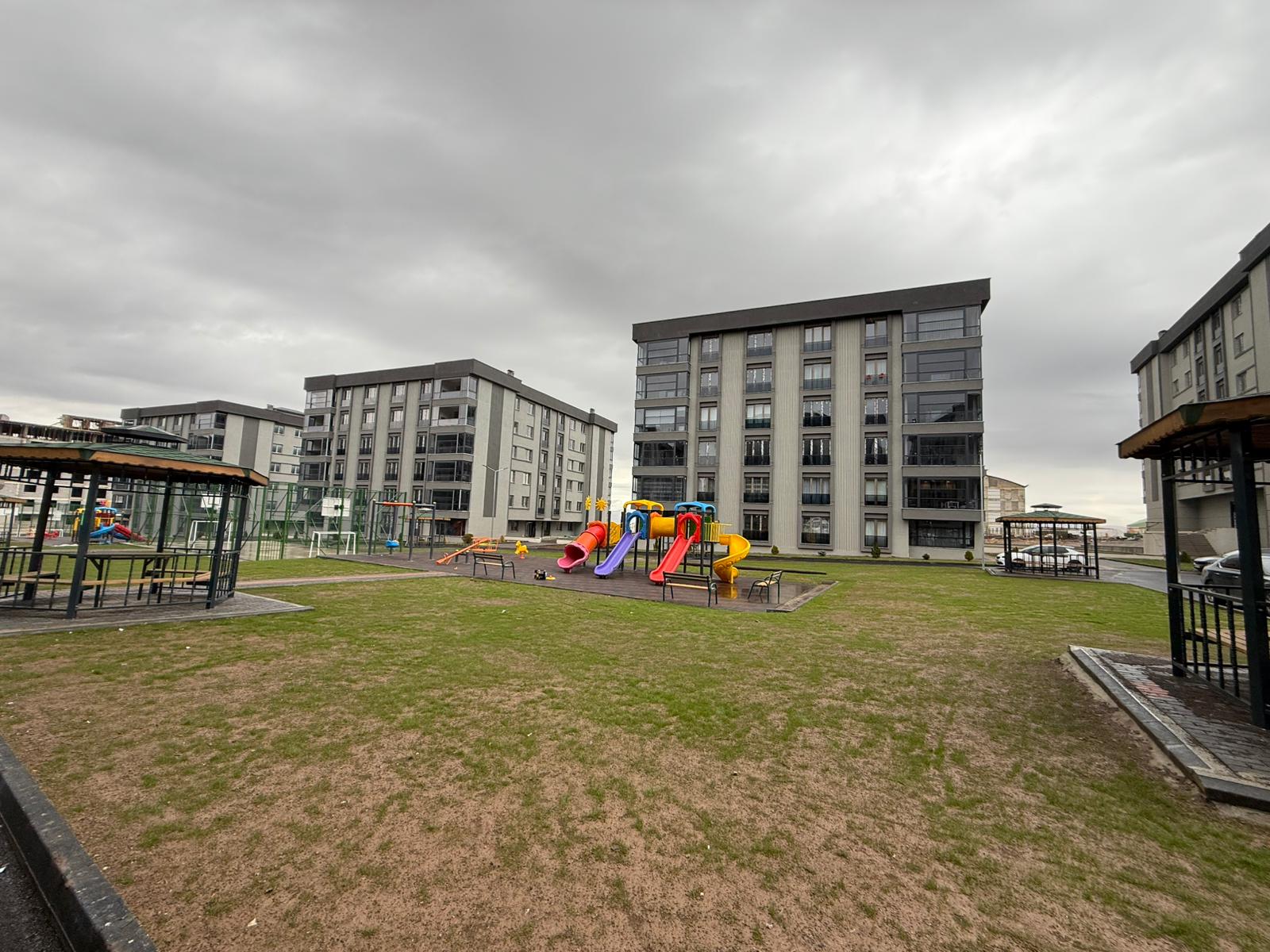 BİLKENTİN KARŞISINDA 4+1 DAİRE